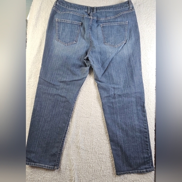 Chico’s Platinum Fit Medium Wash Distressed Denim Size 3 (Size 16) - Picture 2 of 8